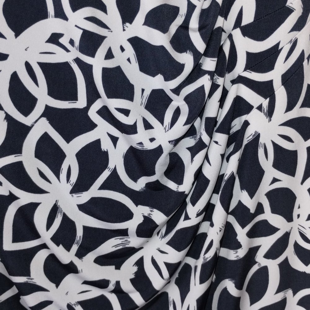 Anne Klein Women's Valentina Printed Sheath Dress Blue and White - Picture 5 of 5